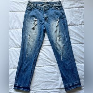 Ellos Distressed Mid-wash Cropped Plus Size Jeans